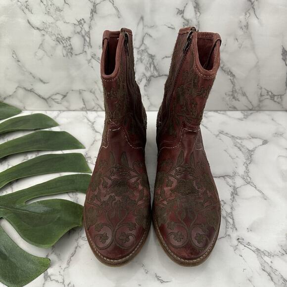 Taos Womens Embroidered Booties Boots Size 40 Dark Red Leather Floral Cowboy - Picture 2 of 9